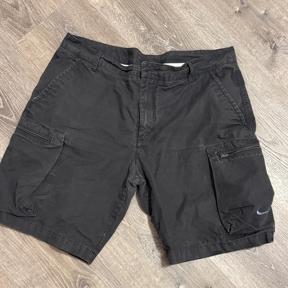 Nike Men's Black Cargo Shorts 36